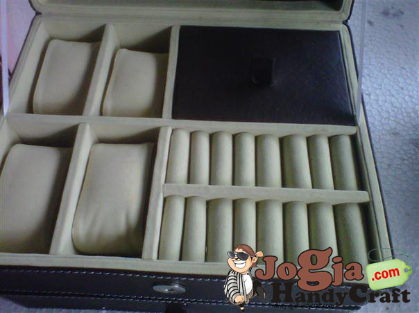 Box Kombinasi Tempat Jam dan Accesories Box Kombinasi Tempat Jam dan Accesories