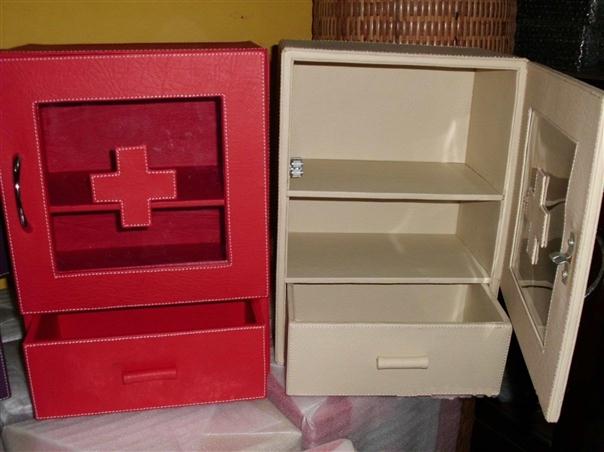Box p3k Kotak P3K - Tempat Obat Vinyl