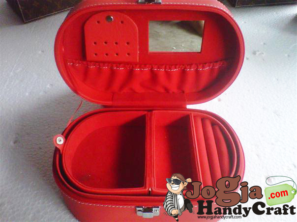 Ovalium Jewelry Box