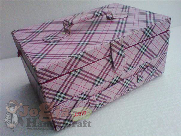 Box Jam Isi 12 Kombinasi Laci Accesories Burberry Pink Box Jam Isi 12 Kombinasi Laci Accesories Burberry Pink
