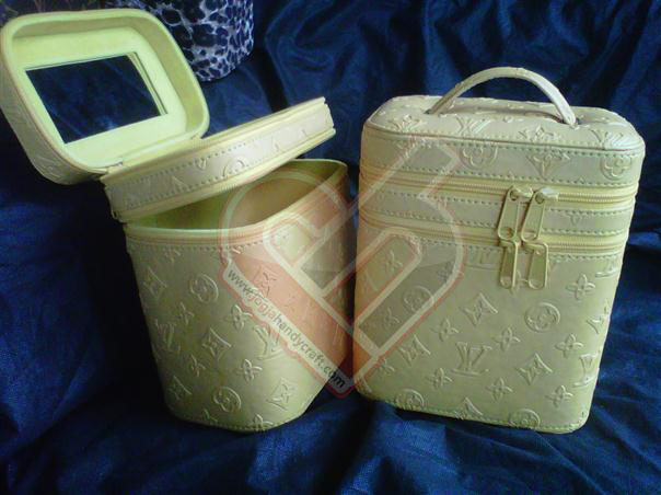 Make Up Case Motif LV Coco Make Up Case Motif LV Coco
