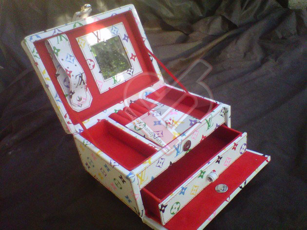 Cute White LV Jewelry Box (2) Cute White LV Jewelry Box