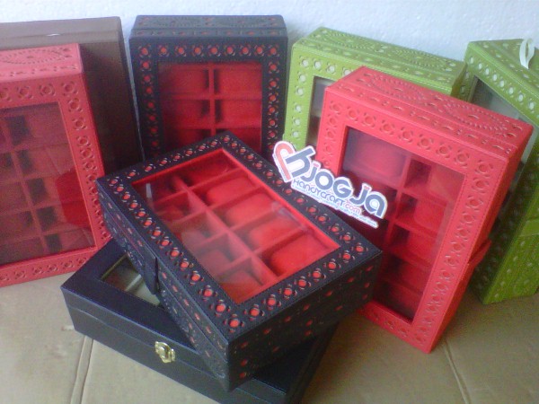 Box Jam Tangan Isi 12 Motif Ukir By Hand 