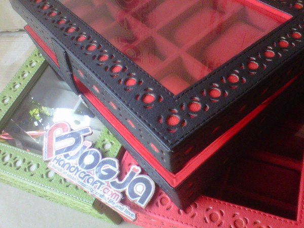 Box Jam Tangan Isi 12 Motif Ukir By Hand Black