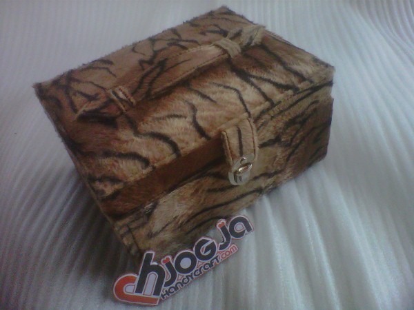 Elegan Jewelry Box Motif Macan