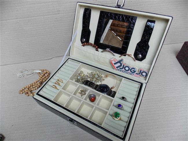 Exclusive Jewlery Box Crocodile Motif (4) Exclusive Jewelery Box Crocodile Motif