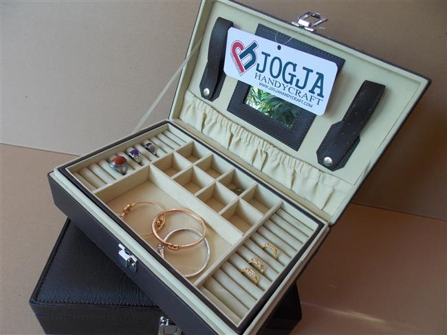 EXCLUSIVE JEWELRY BOX DARK BROWN INNER BROCKEN WHITE 