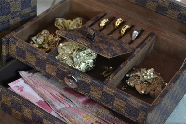 LV damier jewelry box square drawer LV damier jewelry box square drawer