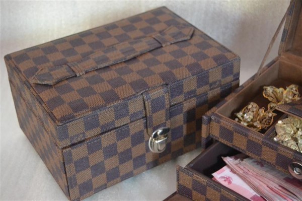 LV damier jewelry box square drawer LV damier jewelry box square drawer