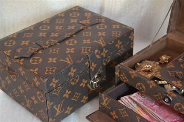 LV Mono jewelry box square drawer