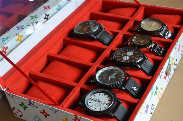 CUTE WHITE LV WATCH BOX FOR 12 PCS WATCHES | KOTAK JAM ISI 12 CUTE WHITE LV WATCH BOX FOR 12 PCS WATCHES | KOTAK JAM ISI 12