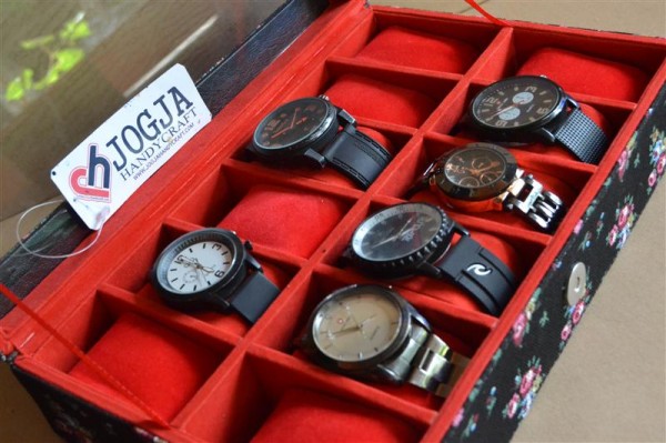 FLORAL BLACK WATCH BOX FOR 12 PCS WATCHES | KOTAK JAM ISI 12 FLORAL BLACK WATCH BOX FOR 12 PCS WATCHES | KOTAK JAM ISI 12