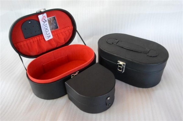 OVALIUM JEWELRY BOX BLACK INNER RED OVALIUM JEWELRY BOX BLACK INNER RED