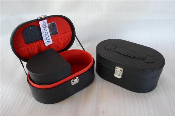 OVALIUM JEWELRY BOX BLACK INNER RED OVALIUM JEWELRY BOX BLACK INNER RED