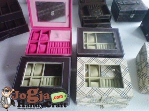 Box Kombinasi Tempat Jam dan Accesories