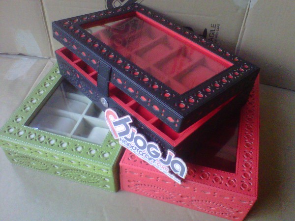 Box Jam Tangan Isi 12 Motif Ukir By Hand