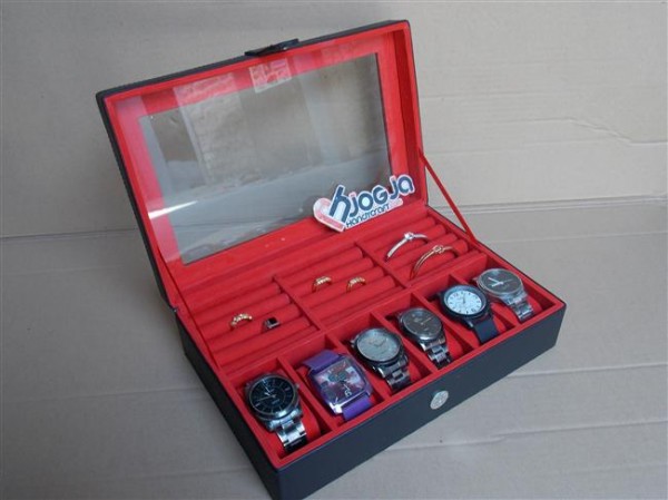 Tempat Jam Kombinasi Tempat Cincin
