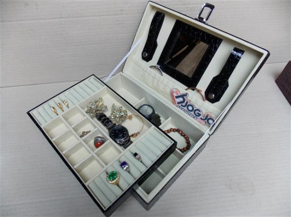Exclusive Jewelery Box Crocodile Motif