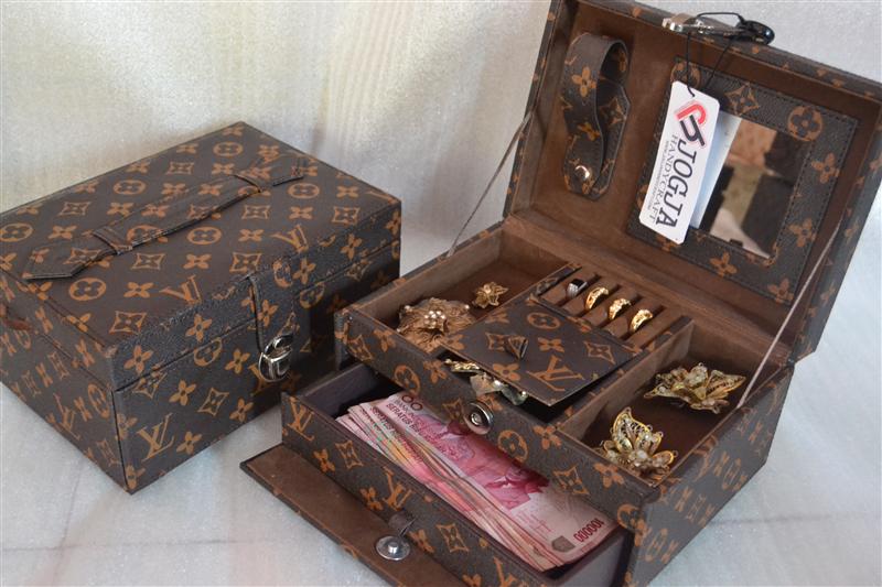 LV Mono jewelry box square drawer