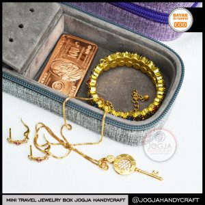 Travel Mini Jewelry Box Tempat Penyimpanan Perhiasan Emas & Aksesoris Kalung, Cincin, Anting, Gelang