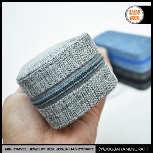 Travel Mini Jewelry Box Tempat Penyimpanan Perhiasan Emas & Aksesoris Kalung, Cincin, Anting, Gelang